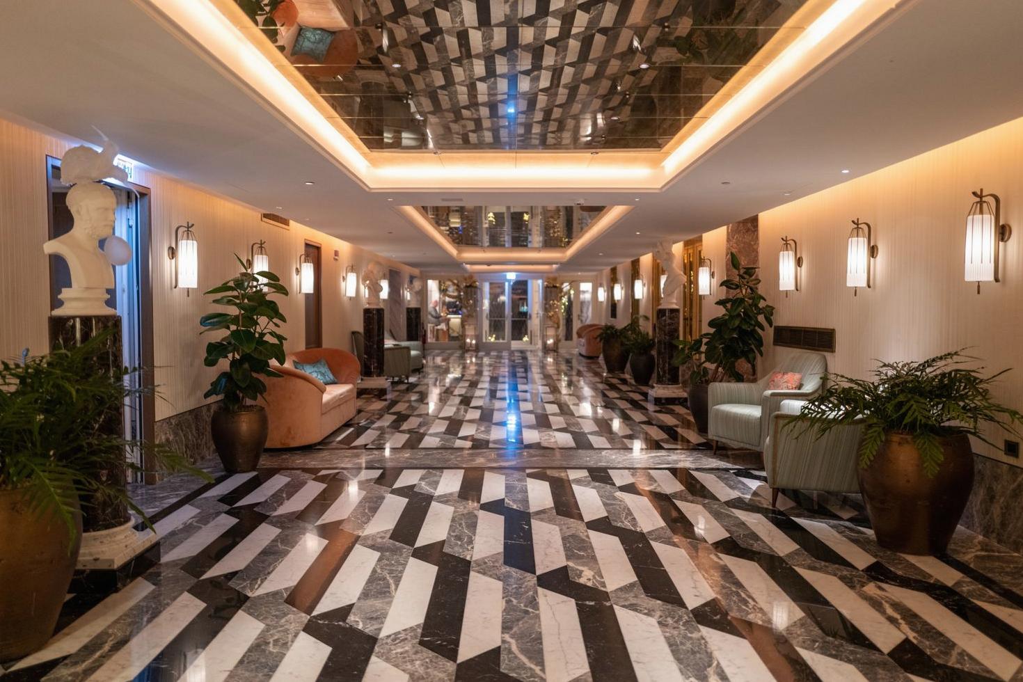 Elegant Perkjoyspot Hotel Lobby